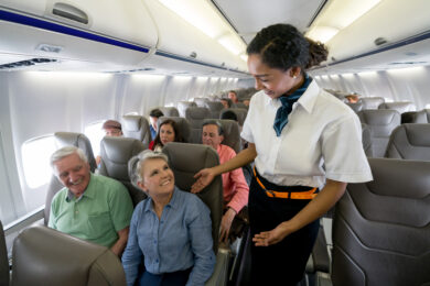 Was Flugbegleiterinnen und Flugbegleiter verdienen