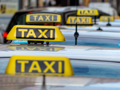 Was Taxifahrerinnen und Taxifahrer verdienen