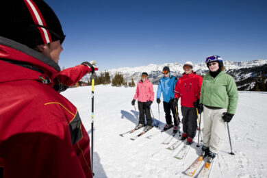 Was Skilehrer und Skilehrerinnen verdienen